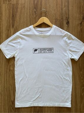 Men's Fabletics White Graphic Tee -